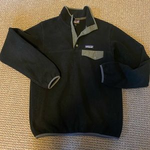 Black Patagonia pullover